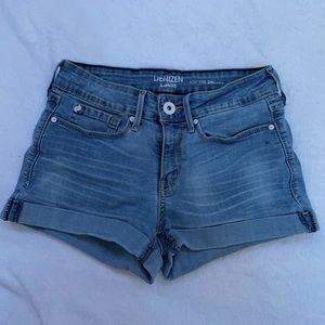 Levi’s Denizen Light Blue Jean Shorts Low-Rise